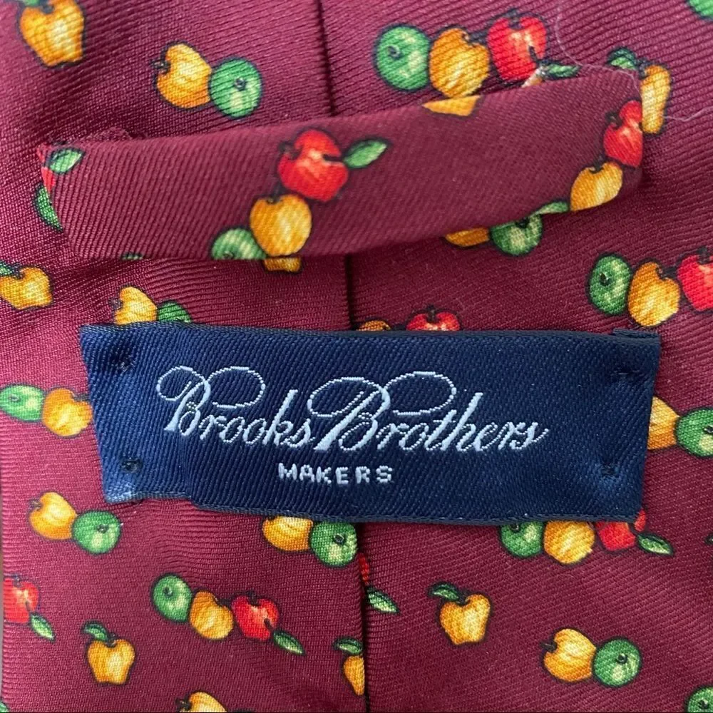 Brooks Brothers Makers apple print 109%  silk tie